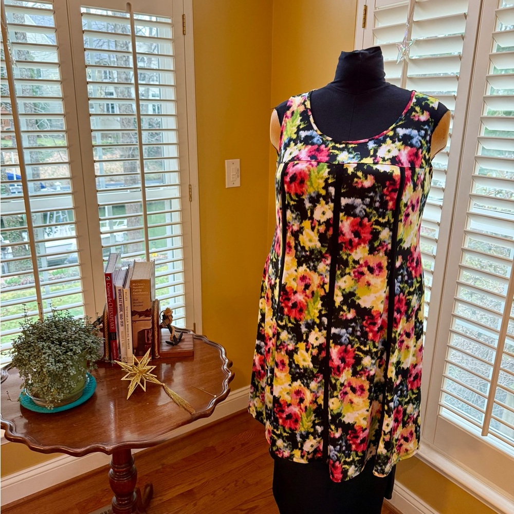 NY Collection Sleeveless Floral Tunic Dress w/black piping accents